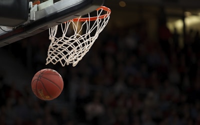 NBA总决赛詹姆斯扣篮精彩画面